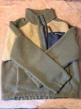 Columbia Olive Green & Cream Sherpa Half-Zip Pullover